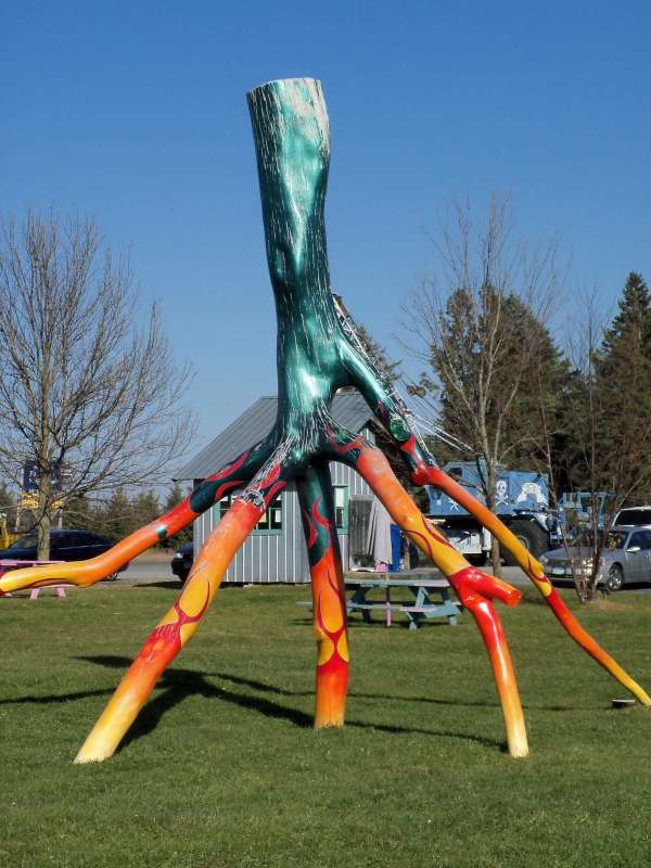 Franconia Sculpture Garden 5-legged spider